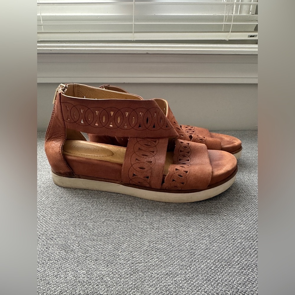 Bussola Potsdam Pamela Leather Cut Out Zip Up Sandals